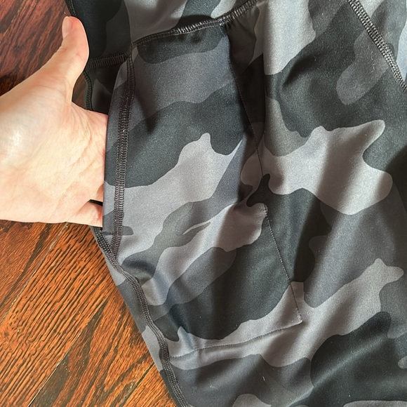 Old Navy Active, Elevated Leggings - Picture 4 of 7